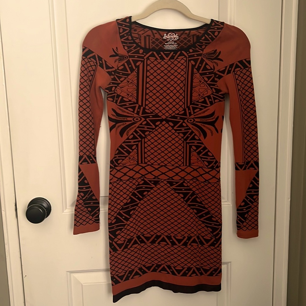 Tight fitting top with graphic design, black and burnt orange